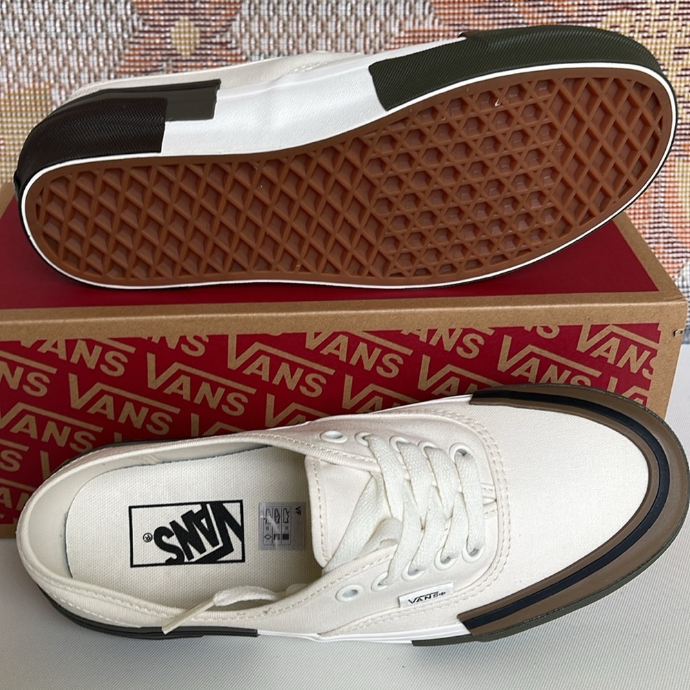 Vans WMNS Authentic Rearrange
Utility Block Blanc De BIack
VN000CSAJVY
Sneakers - Picture 11 of 16